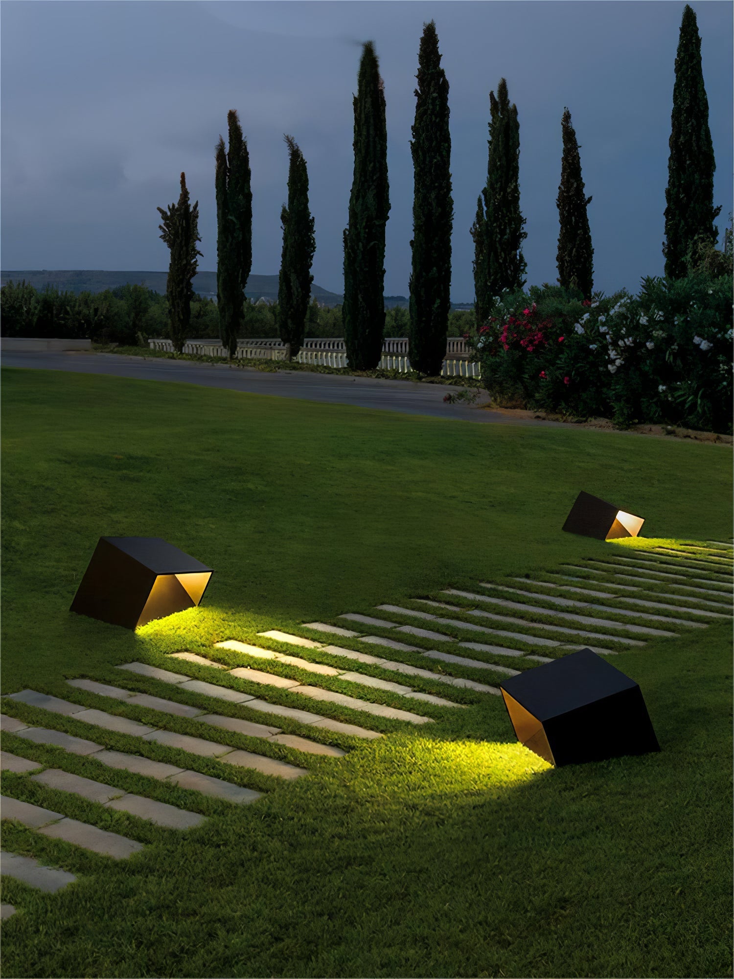 Compact Solar Border Cube Light