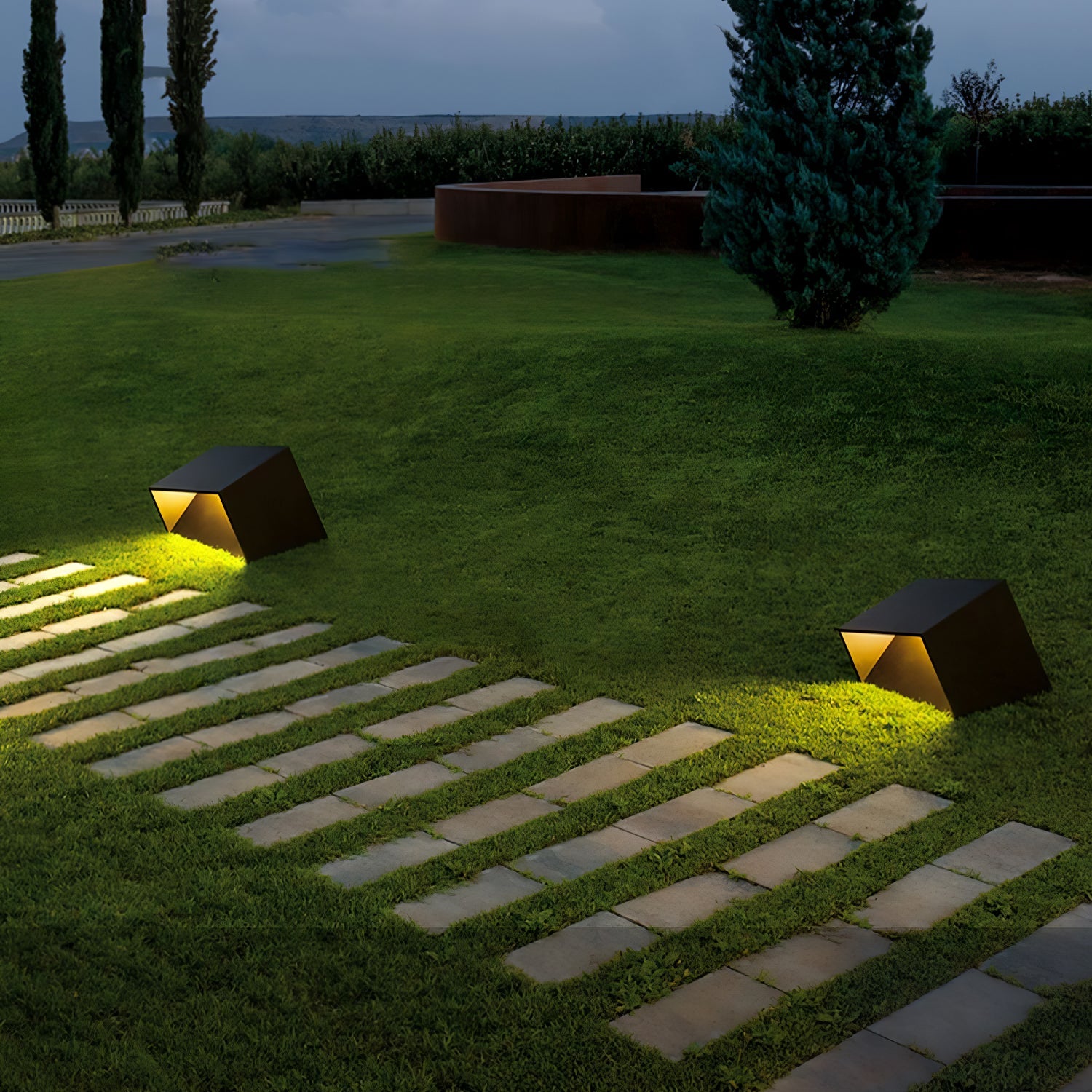 Compact Solar Border Cube Light