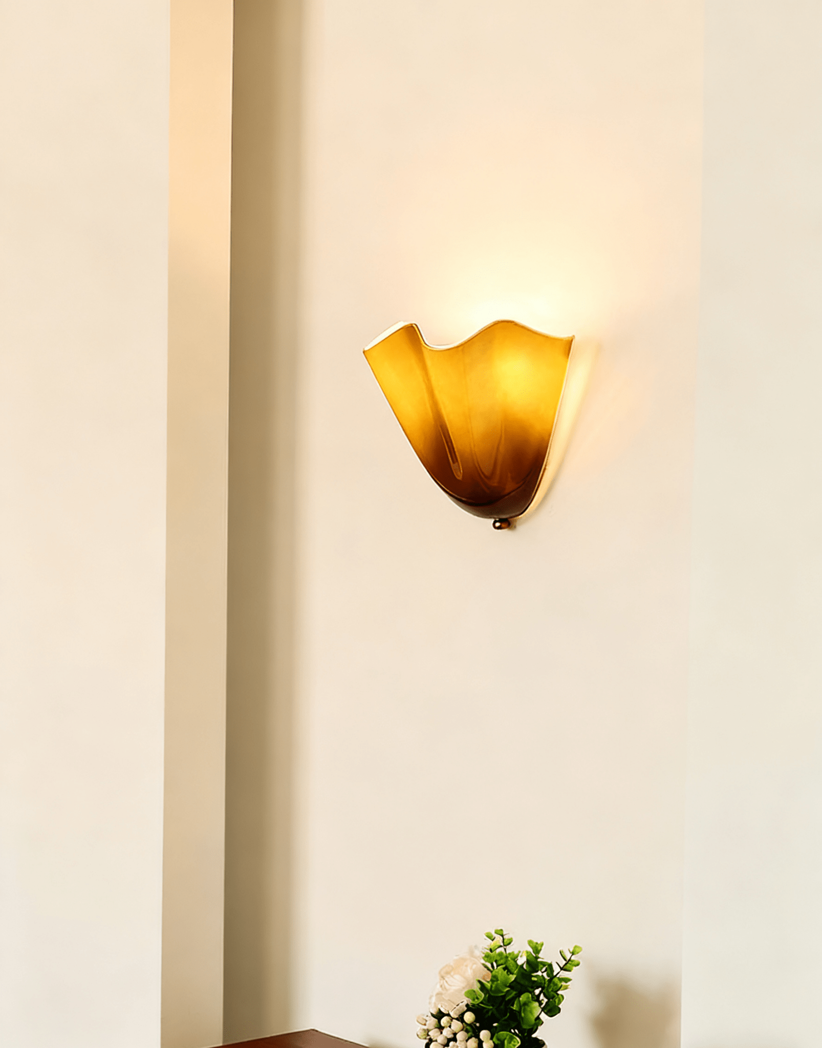 Petal Shell Wall Light