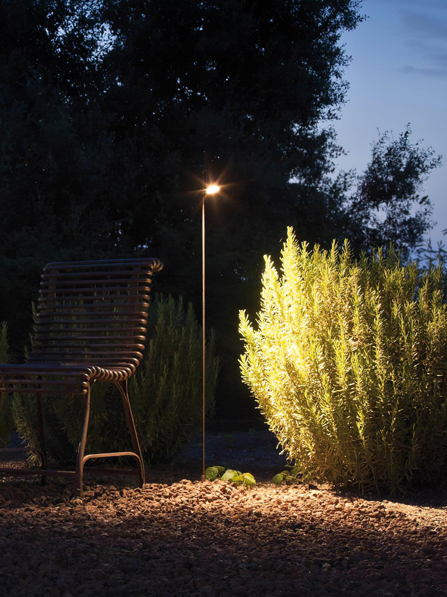 Tapered Stem Garden Floor Lamp
