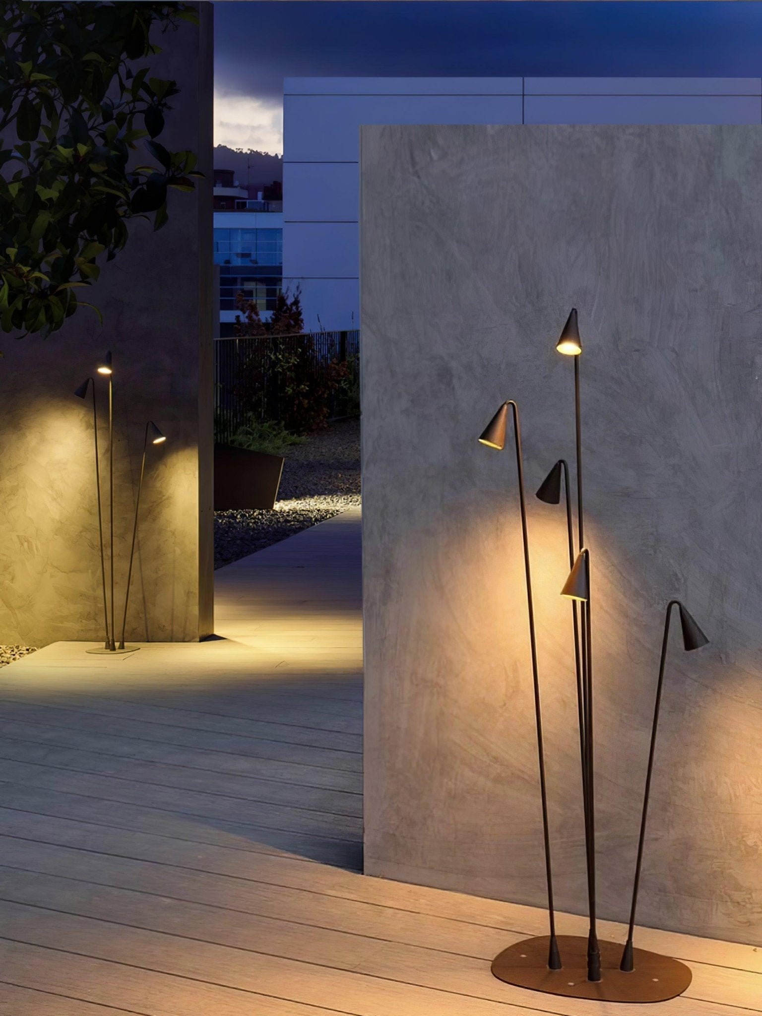 Tapered Stem Garden Floor Lamp