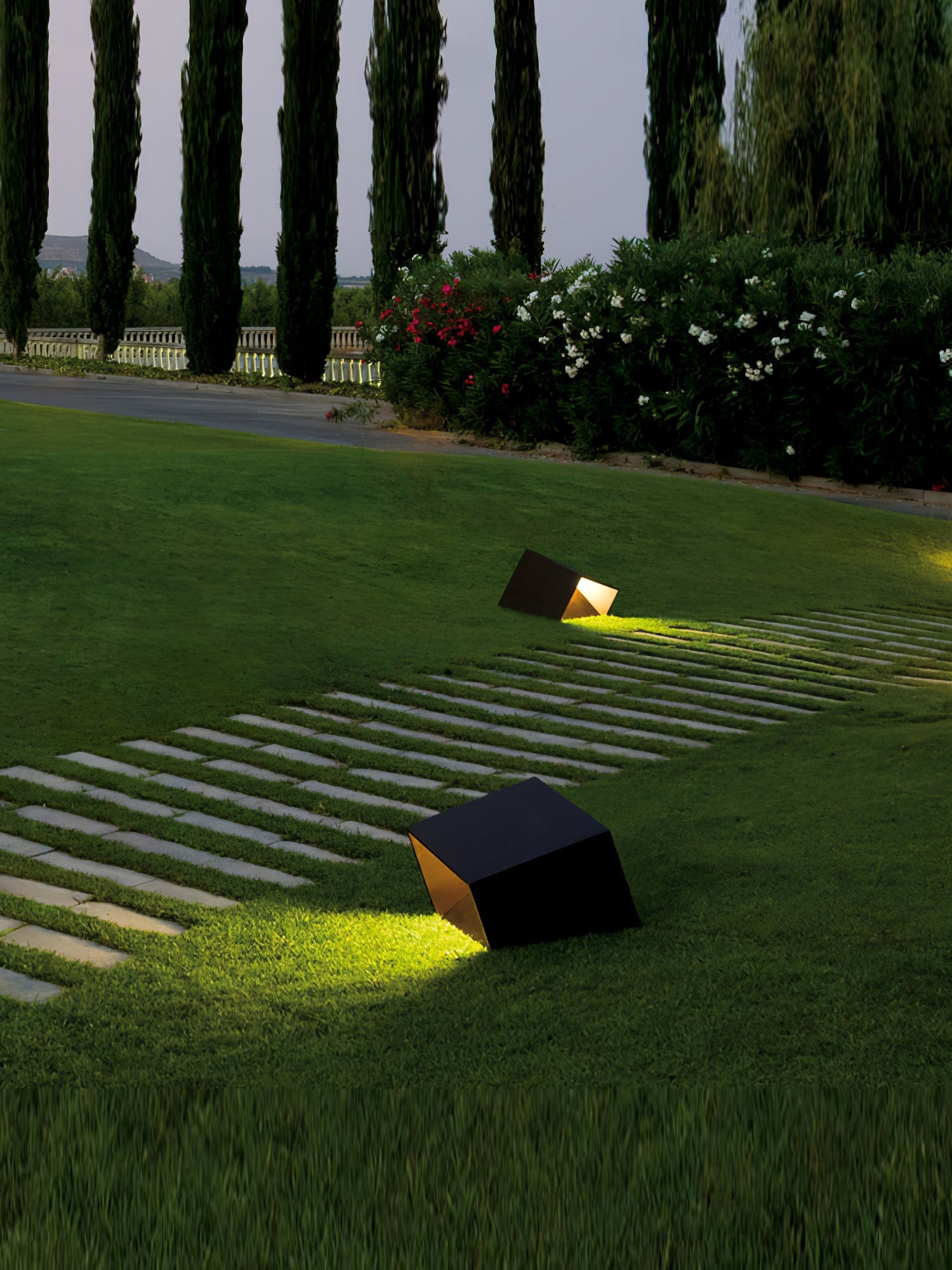 Compact Solar Border Cube Light