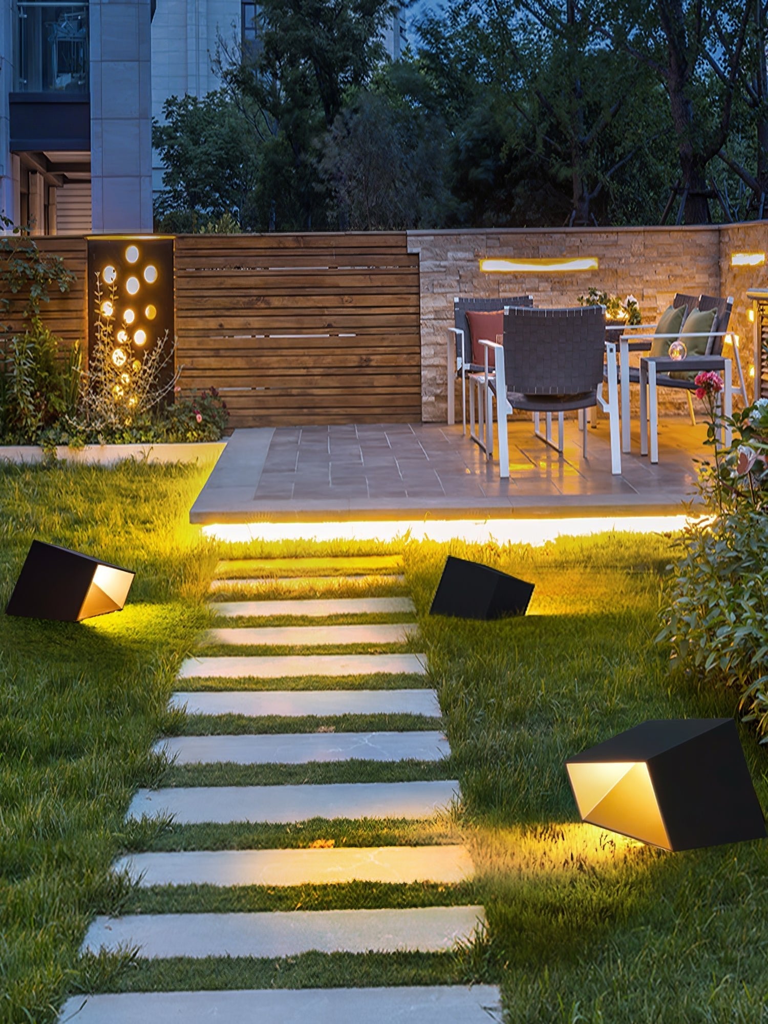 Compact Solar Border Cube Light