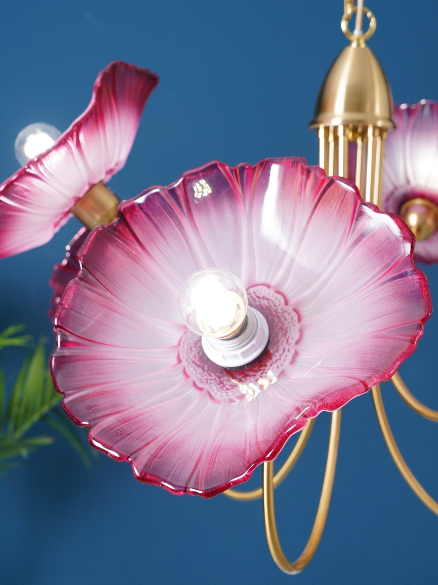Verdal Frosted Leaf Chandelier