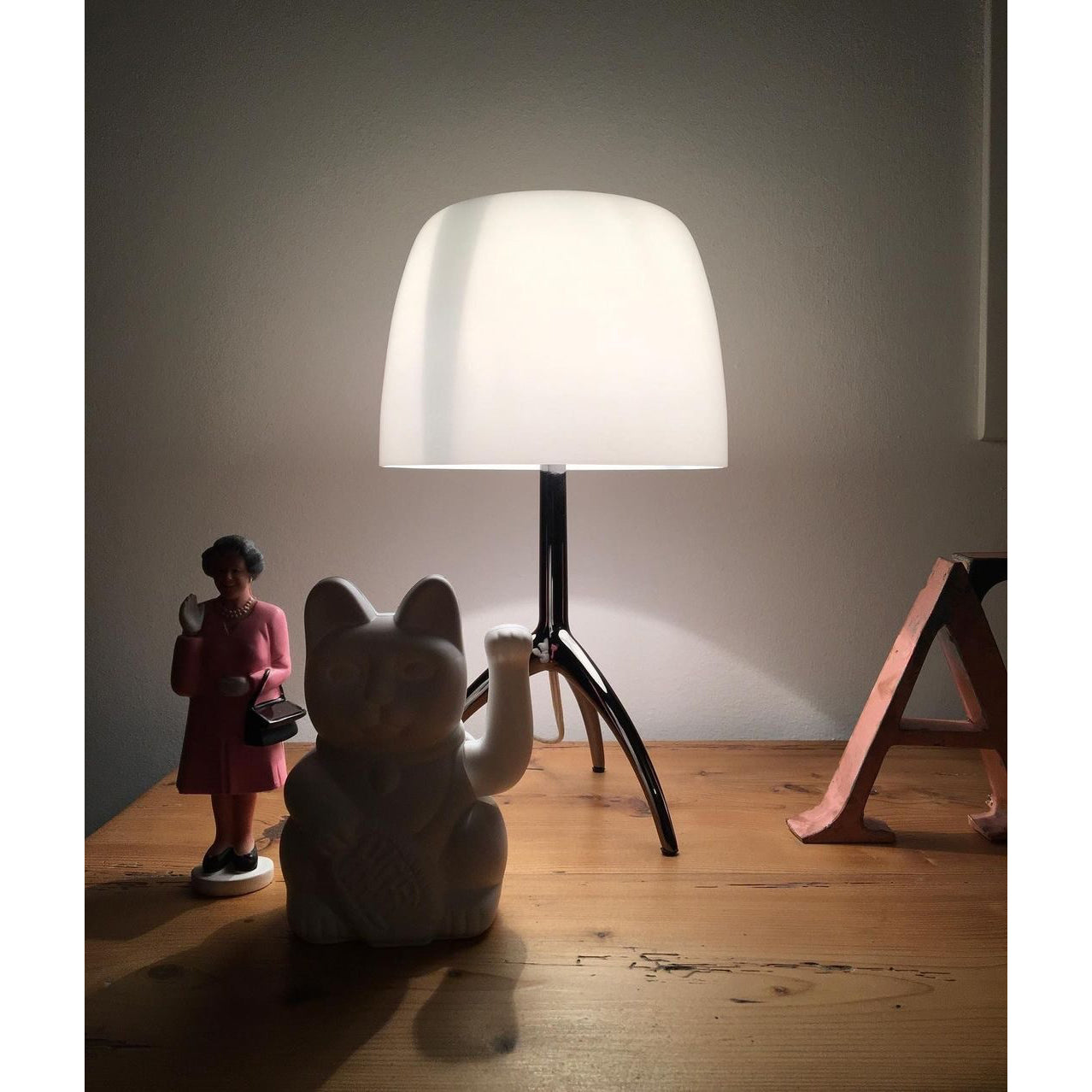 Red Blown Glass Tripod Table Lamp