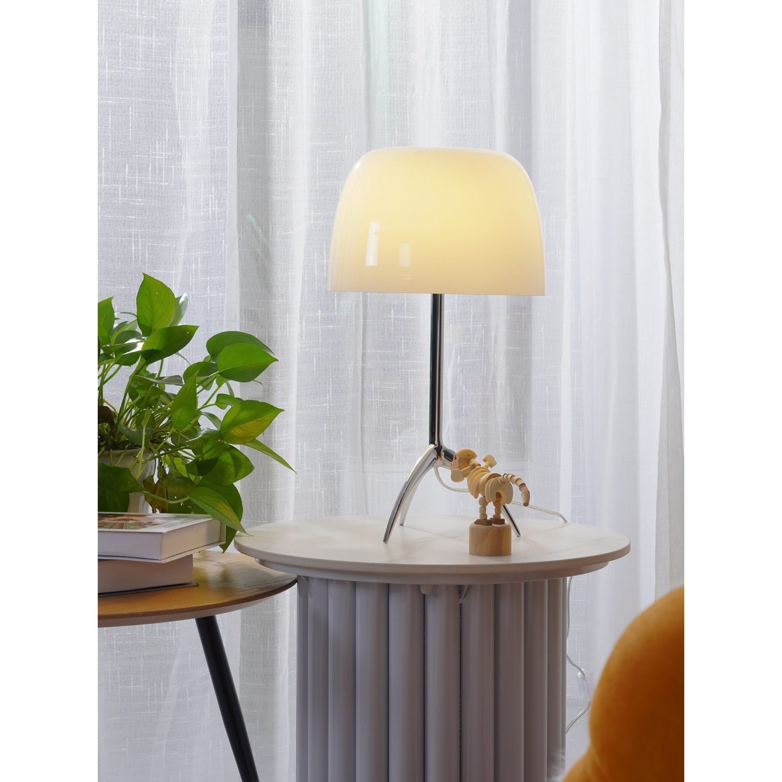 Red Blown Glass Tripod Table Lamp