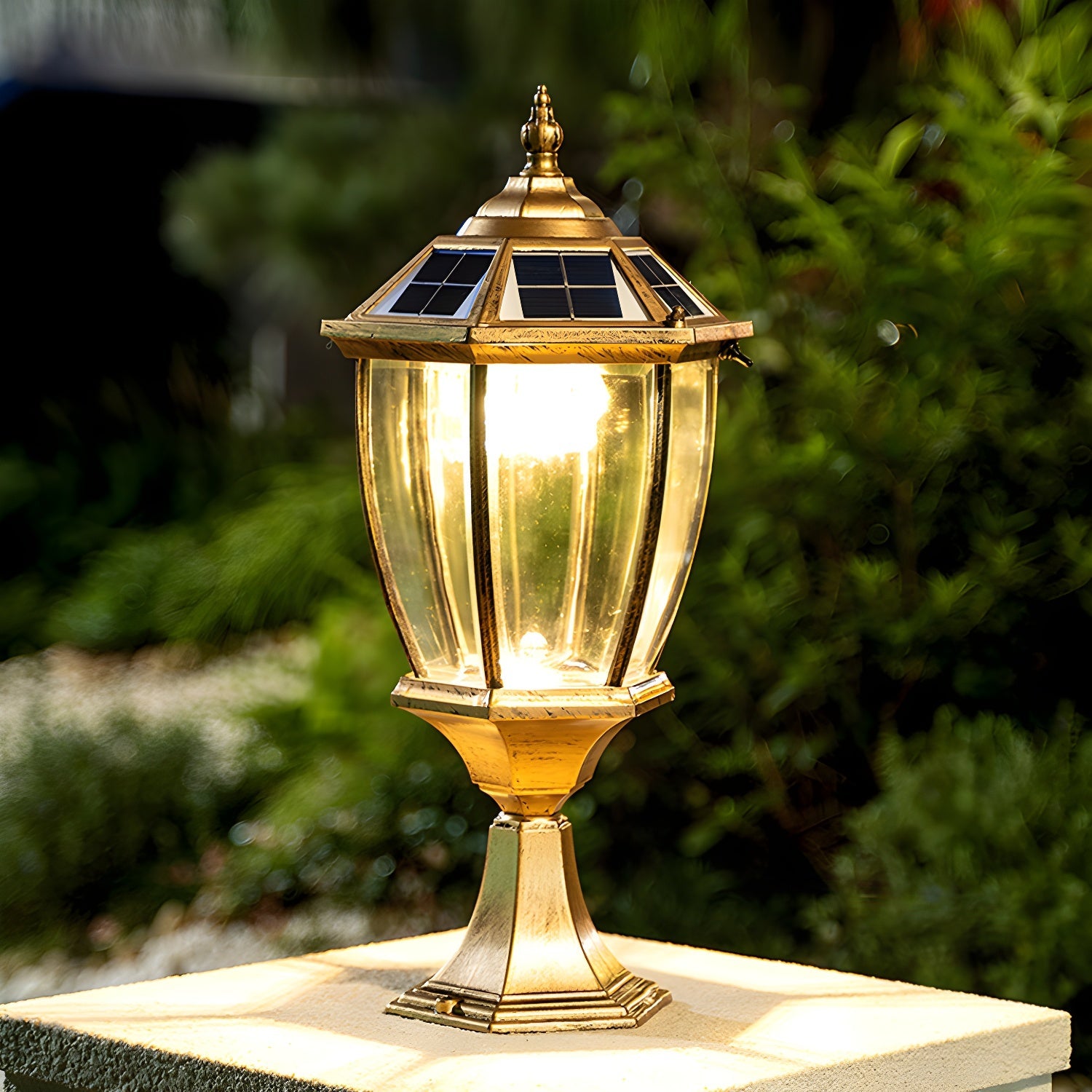 Classic Solar Coach Lantern