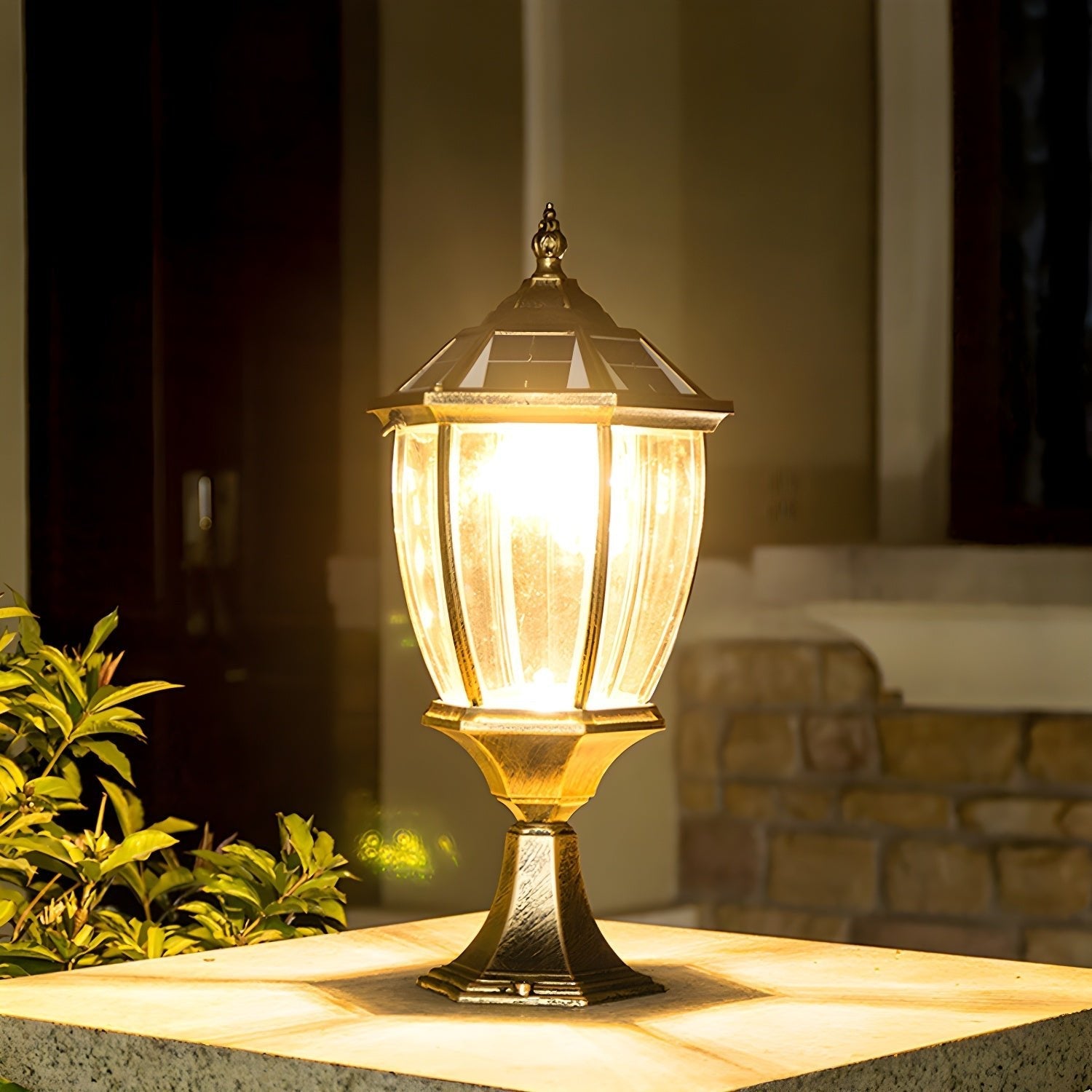 Classic Solar Coach Lantern